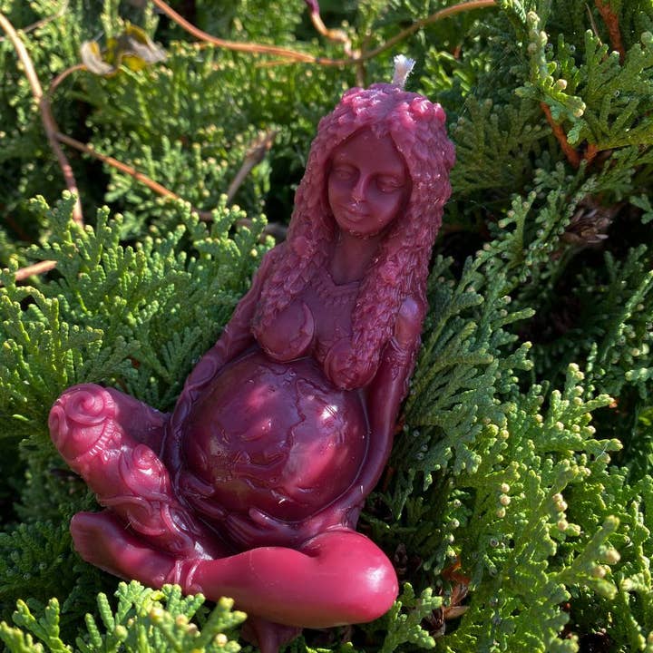whatever workshop - Wholesale Novelty Candle - Beeswax candle Goddess of the earth Gaia13