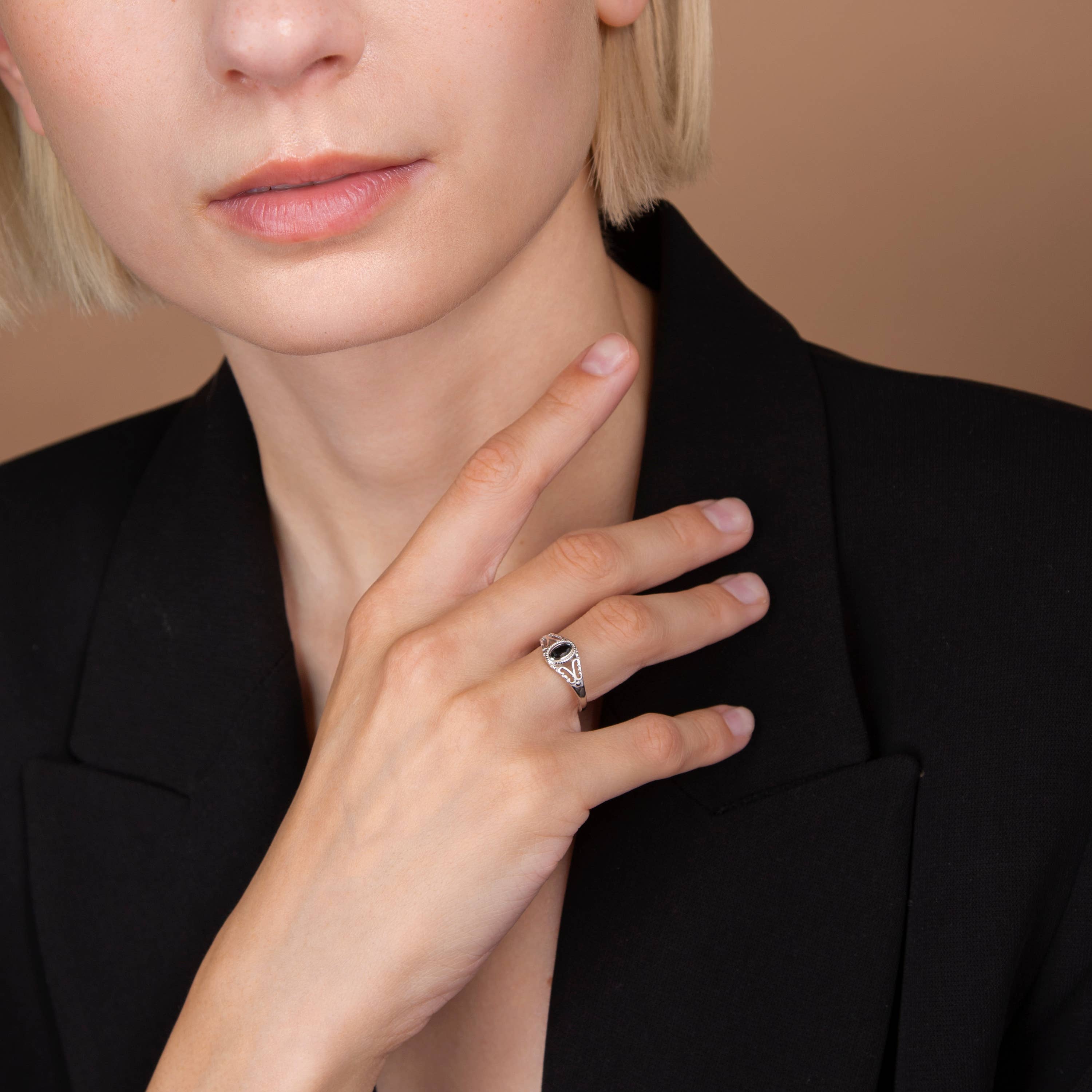 HolyBang Jewels - Wholesale Ring met een steen/solitaire ring - VINTAGE ONYX KANTEN RING - R-F26237