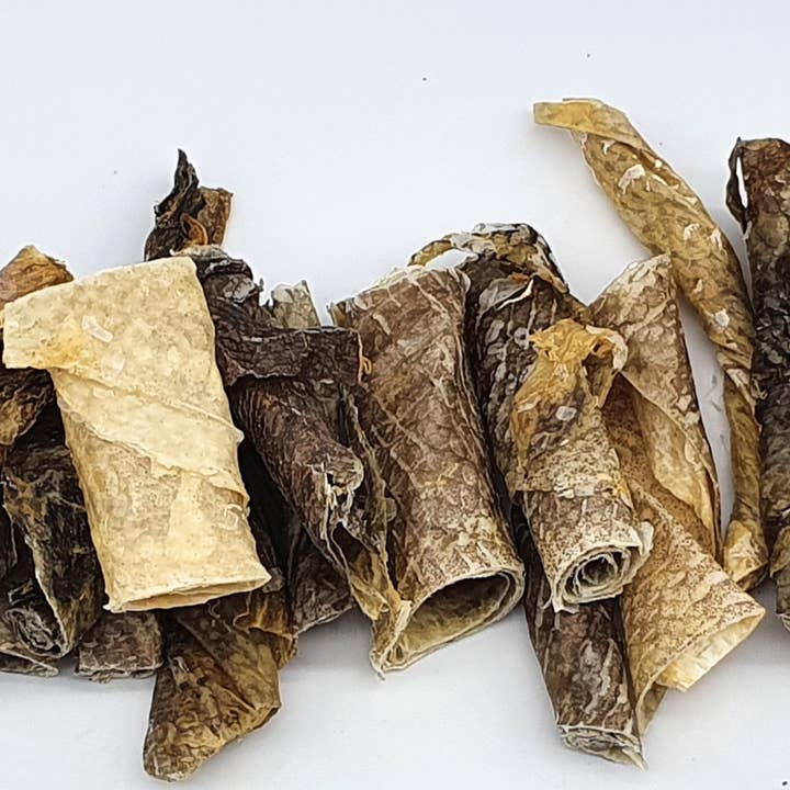 TickledPet - Vente Friandises – chien - Sac de vente au détail de 2 oz Icelandic Codfish Skin Twists1