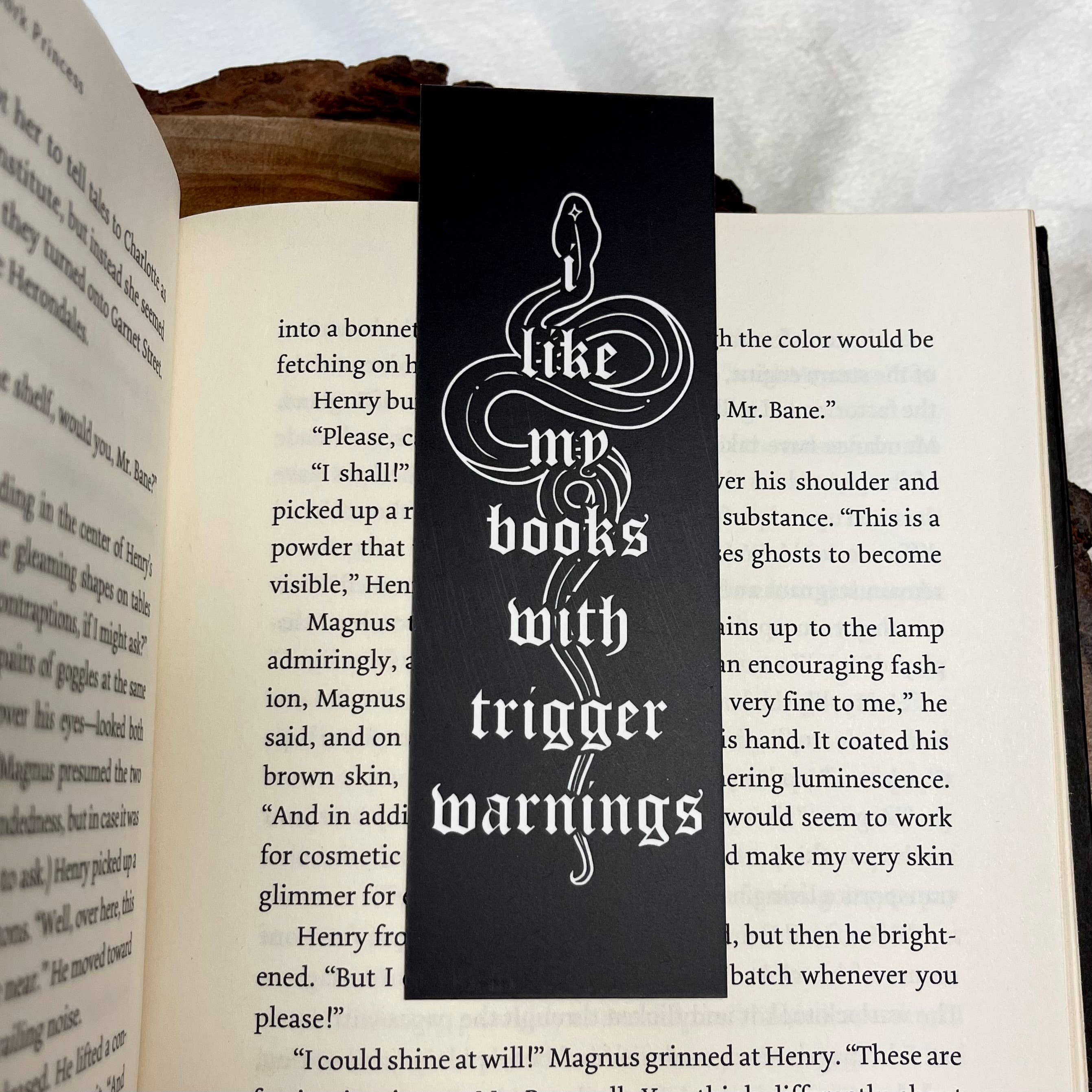 BiblioAffair Designs – wholesale Bokmärke – Jag gillar mina böcker med Trigger Warnings Bookmark2