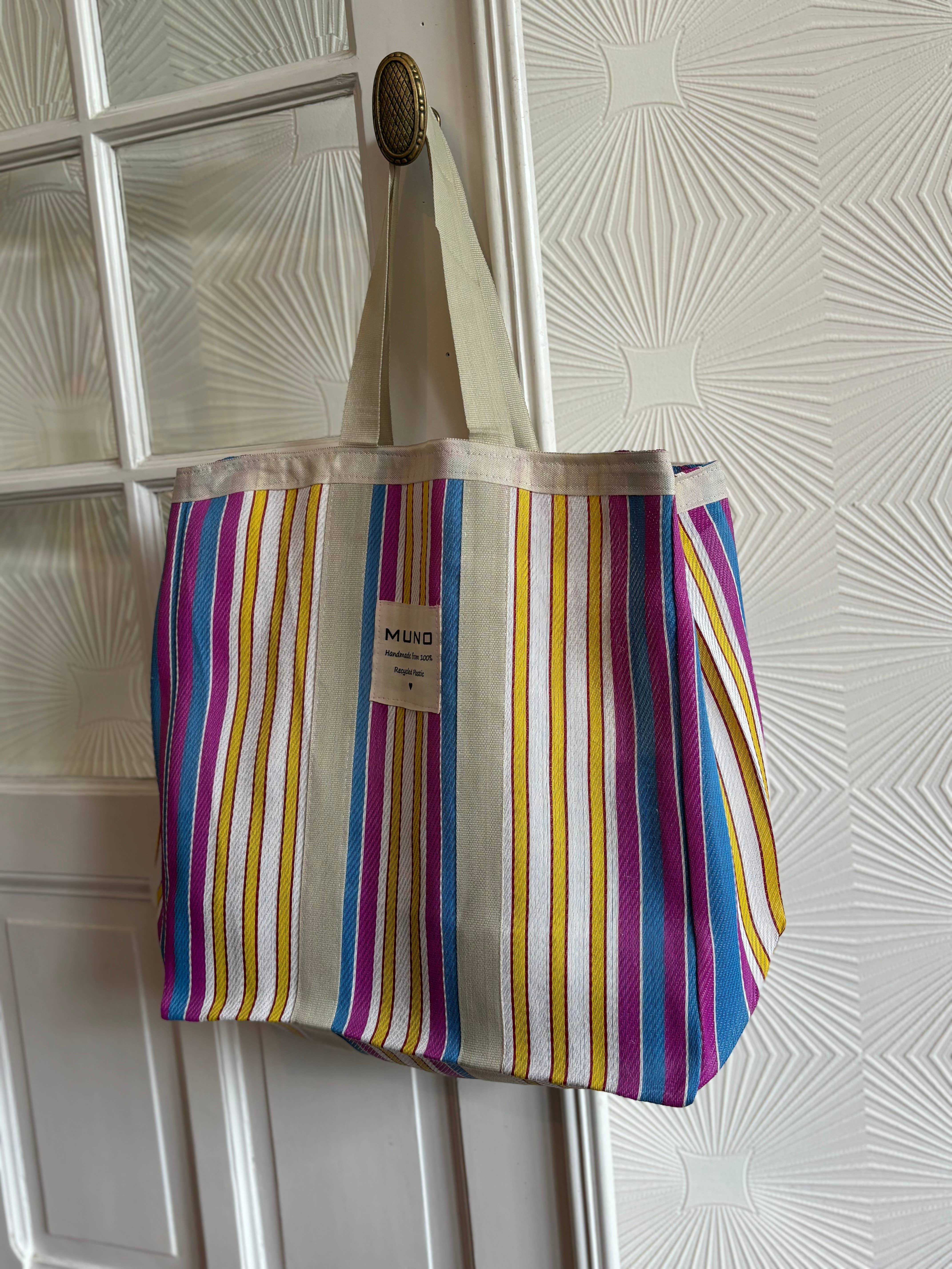 Muno - Vente Tote bag – unisexe - Sac XL en nylon recyclé fait main - rayures verticales bleu et violet1