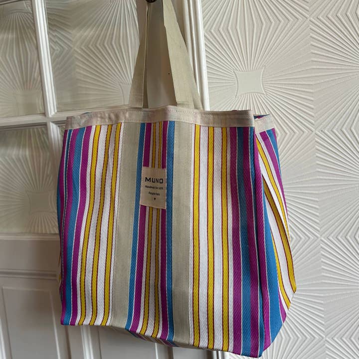 Muno - Vente Tote bag – unisexe - Sac XL en nylon recyclé fait main - rayures verticales bleu et violet1