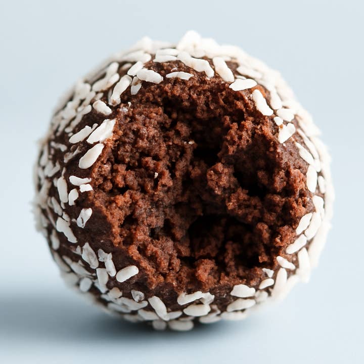 Cocoa Energy Ball - Coconut topping (VEGAN & GLUTENFREE) for wholesale by Lulu's kitchen