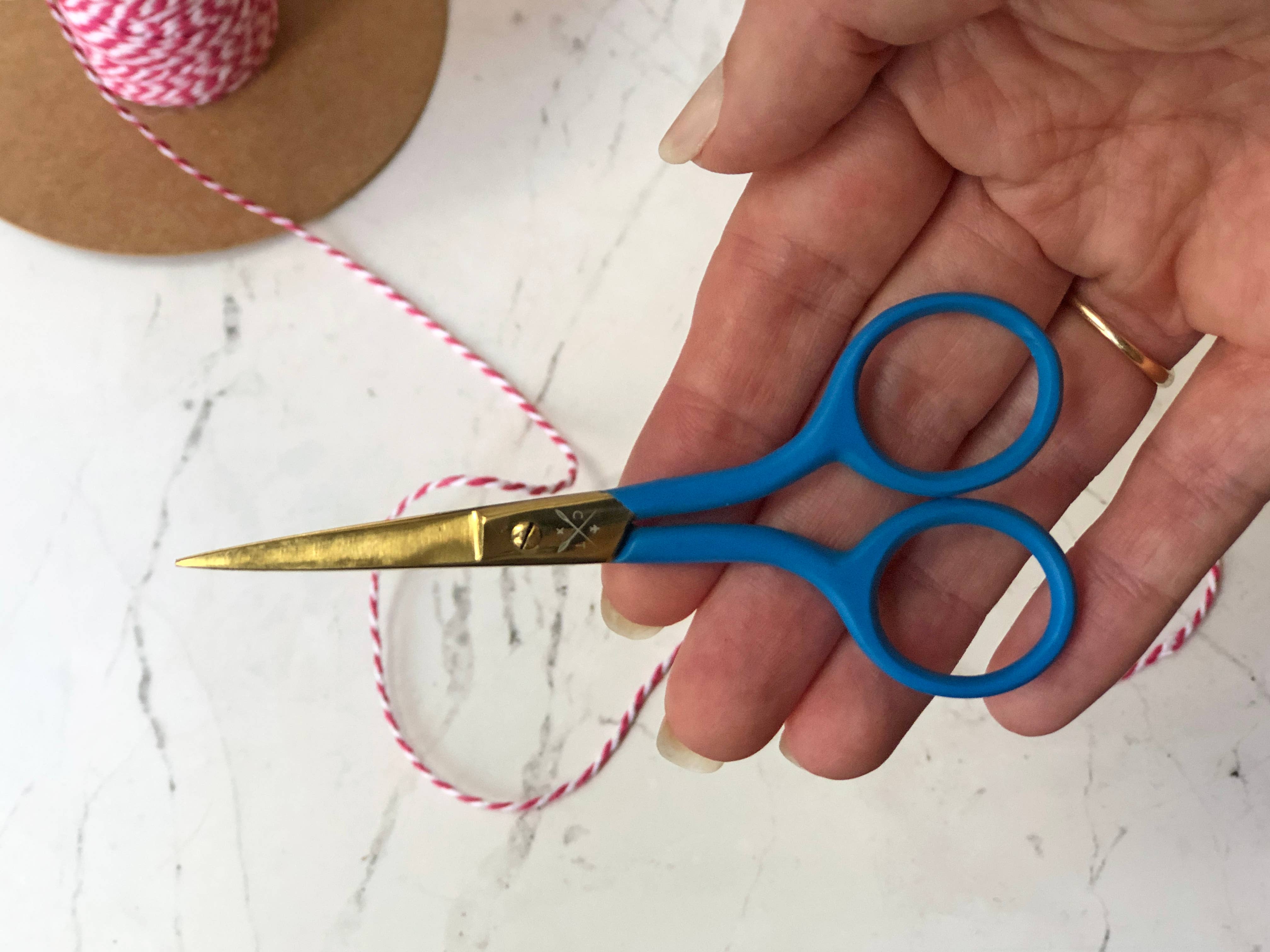 Chasing Threads - Wholesale Embroidery/Cross Stitch Supplies - Coloured Embroidery Scissors7