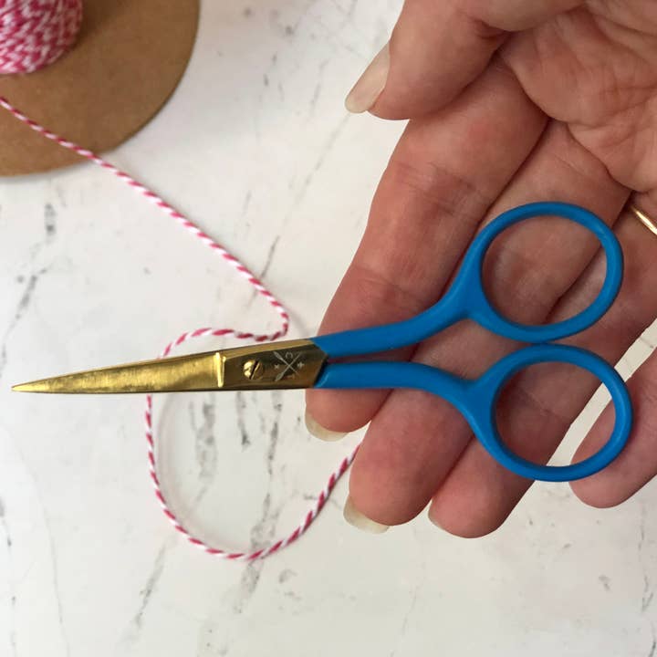 Chasing Threads - Wholesale Embroidery/Cross Stitch Supplies - Coloured Embroidery Scissors7