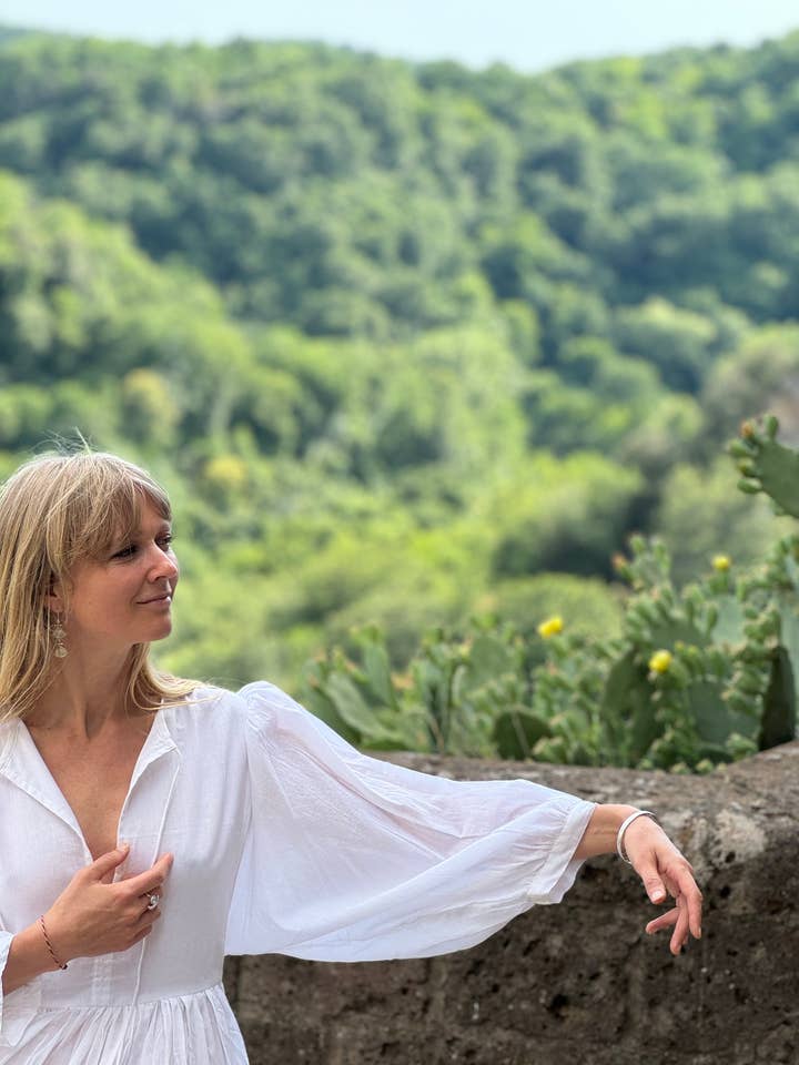 Baumwoll-Midi-Kleid Venus ~ Weiß für den Großhandel von Devi Shop