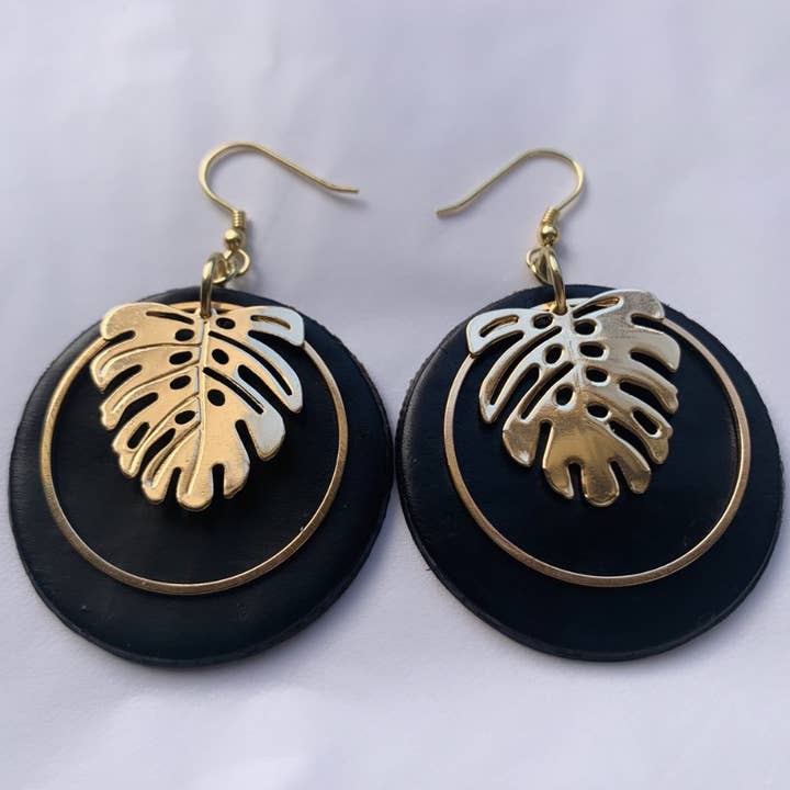 Monstera Leaf for wholesale by Yohana Accessories Co