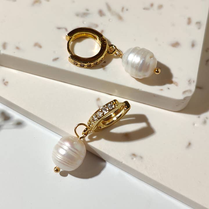 Vachana - Vendita all'ingrosso Orecchini pendenti - Orecchini a cerchio in zirconia cubica con perle naturali2