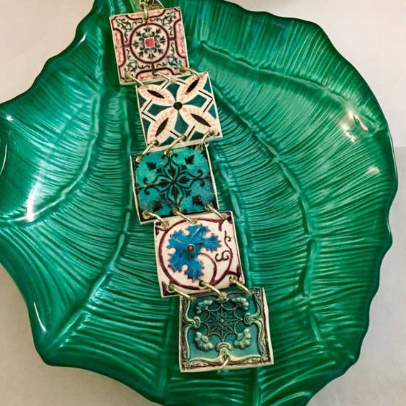 Bracelet saisissant et élégant avec tuile portugaise miniature pour la vente par LUSO TILES JEWELRY