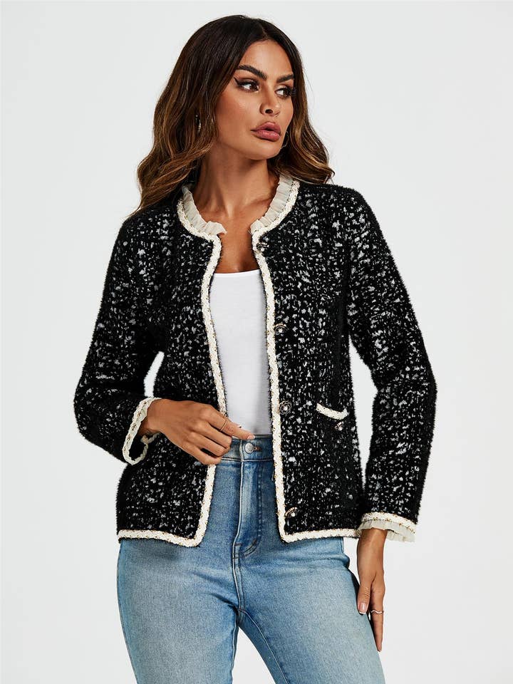 Veste à boucle avec bordure en dentelle en noir pour la vente par FS Collection