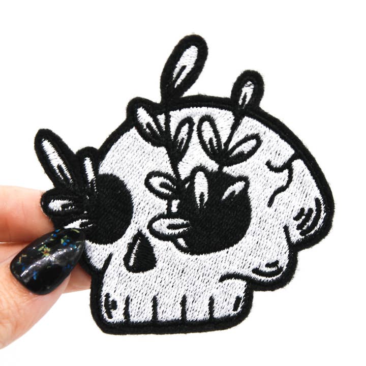 Écusson thermocollant brodé Death Garden Skull pour la vente par Project Pinup