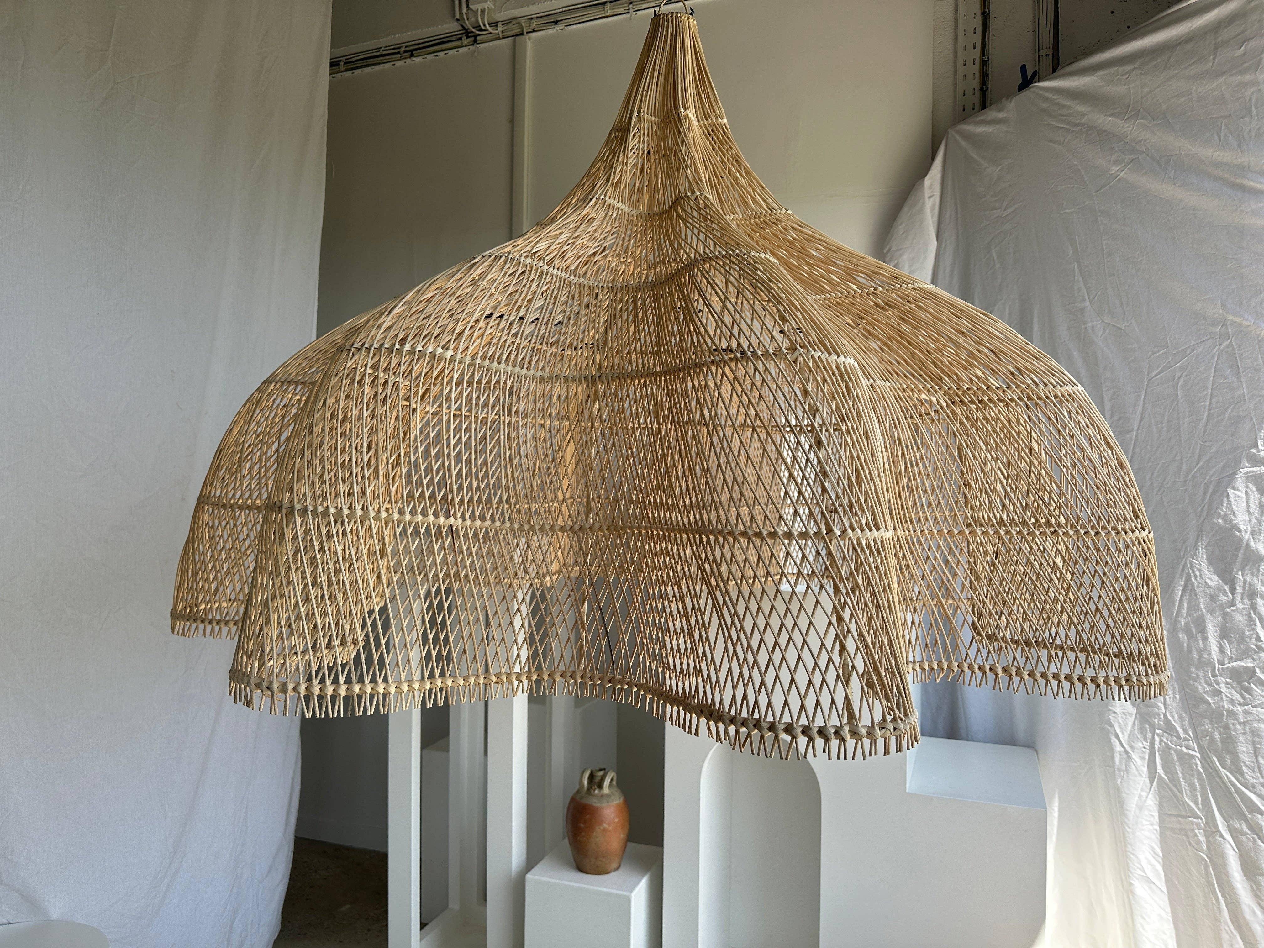 Office Objets - Wholesale Chandelier/Hanging Light - Immense rattan suspension in the shape of a flower, tulip, corolla H:1m; D:1m50121