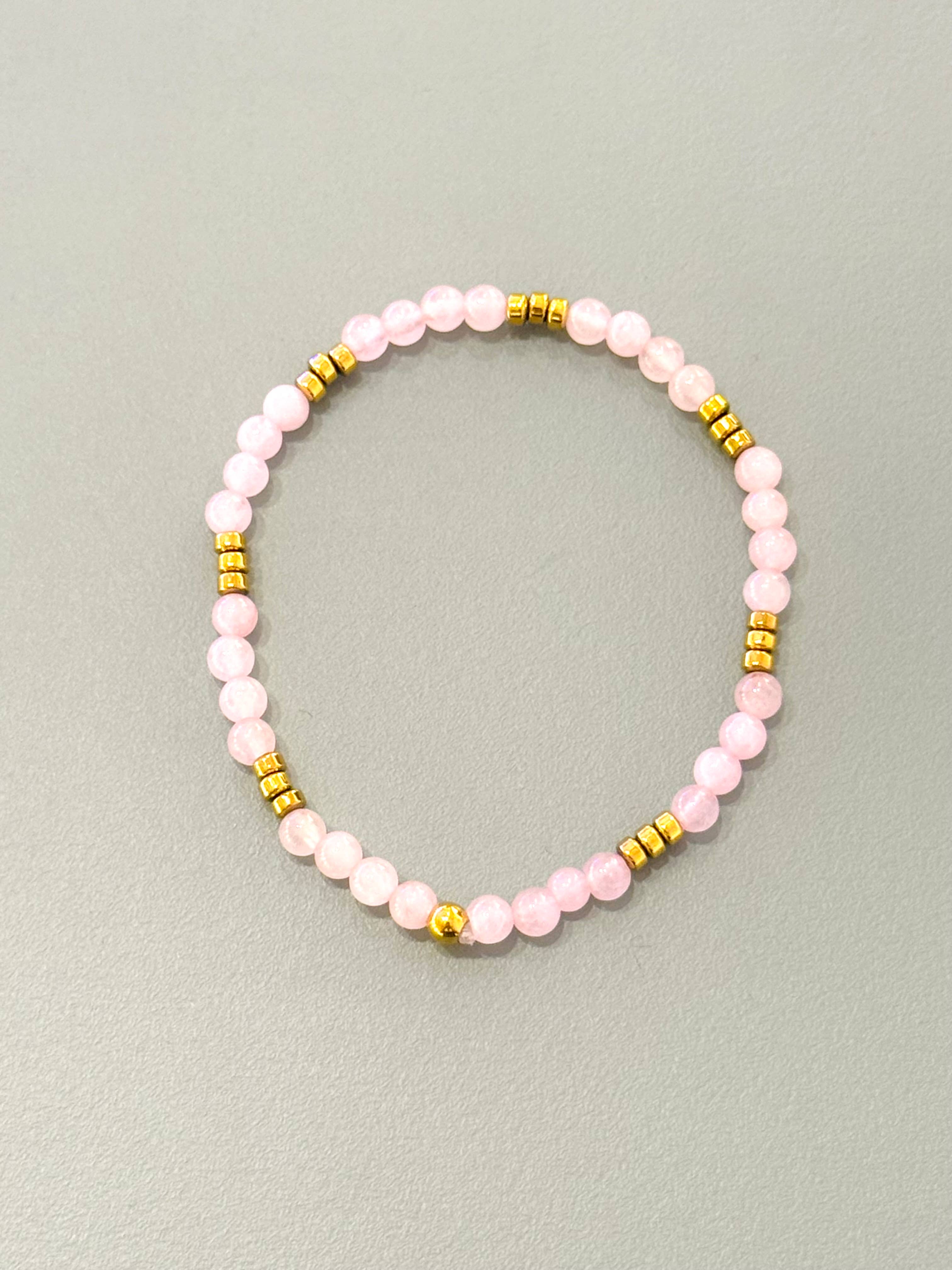 Cassette Barcelona – Engroshandel Perlearmbånd – Aloa elastisk sommerarmbånd med mineralsten8