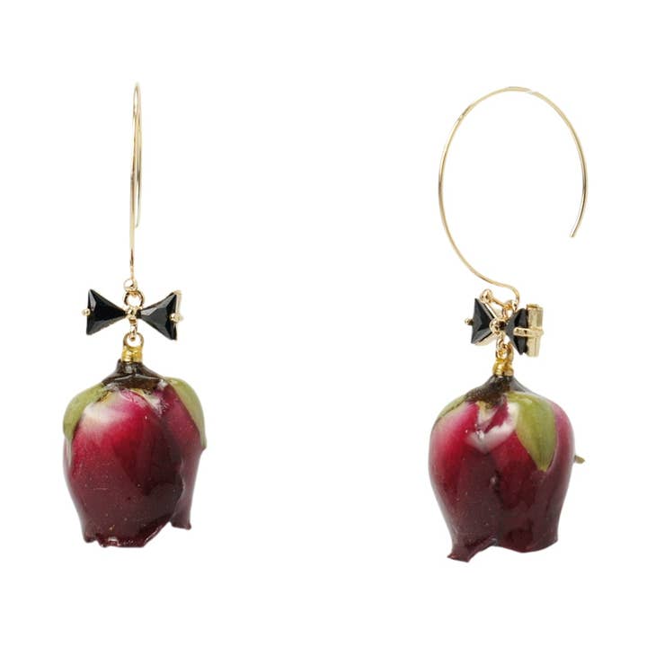 *FLOR REAL* Brincos Pendente Grande Amore com Laço de Cristal e Botão de Rosa por atacado de I'MMANY London