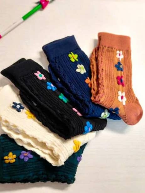 Comfortarians - Vente Chaussettes – femme - Chaussettes en coton à fleurs pour femmes | Chaussettes à grandes fleurs à motifs1