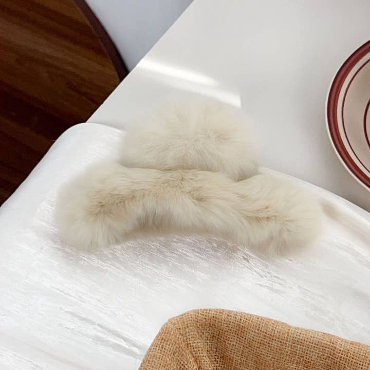 MKS America - Wholesale Hair Clip - Women's - Mia Fuzzy Fluffy Large Hair Claws1