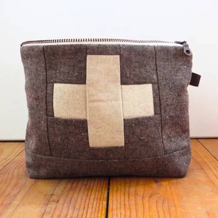 Trousse de premiers secours marron moyen • Pochette à fermeture éclair pour kit d'urgence pour la vente par PaperFromHeaven