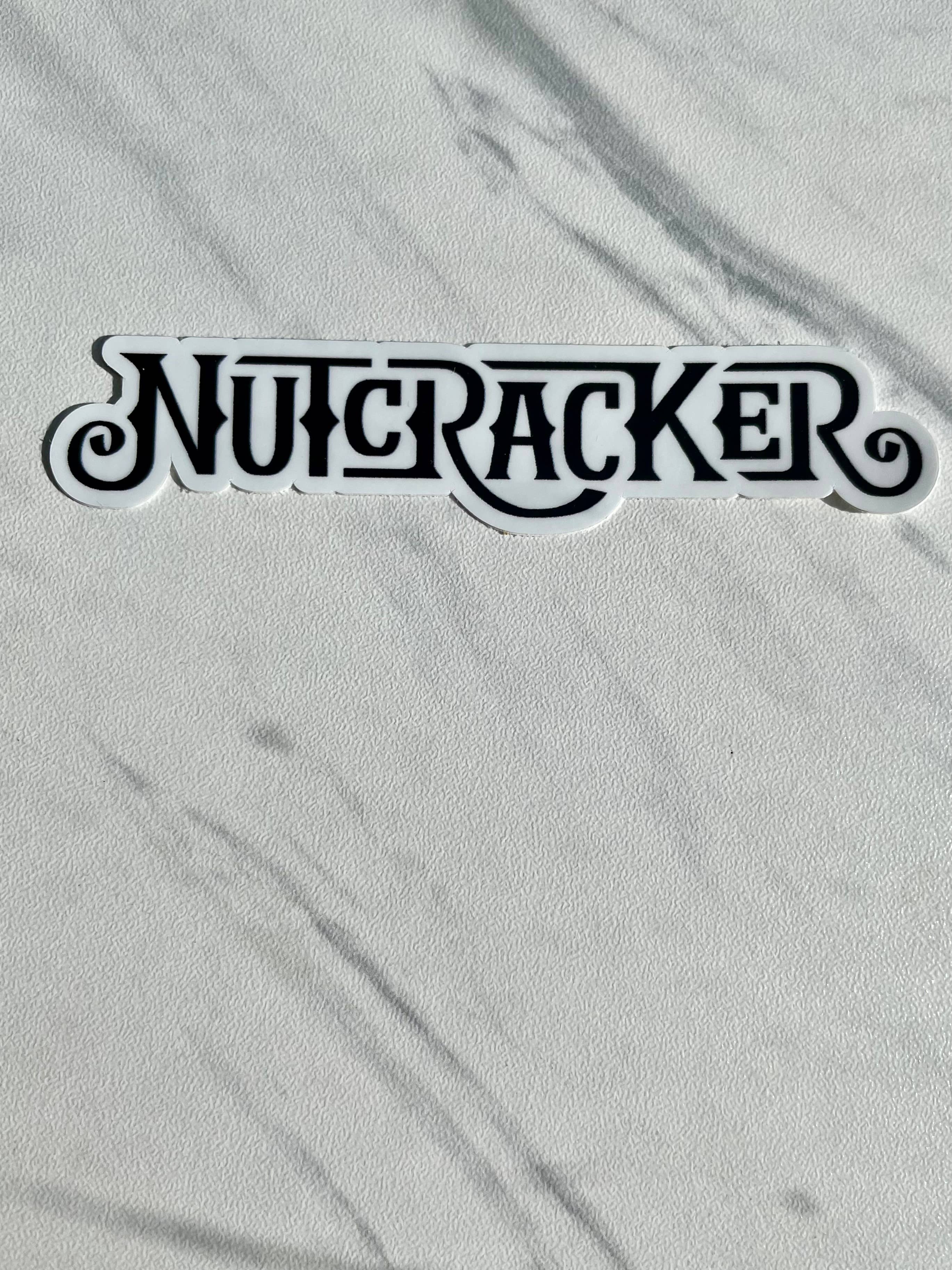 Denali & Co. – Engroshandel Klistermærke – Jule-nøddeknækker rød/grøn klistermærke, 2 farvevalg2