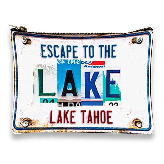Sac zippé - Plaque d'immatriculation Escape to the Lake (nom drop) pour la vente par Mariasch Studios