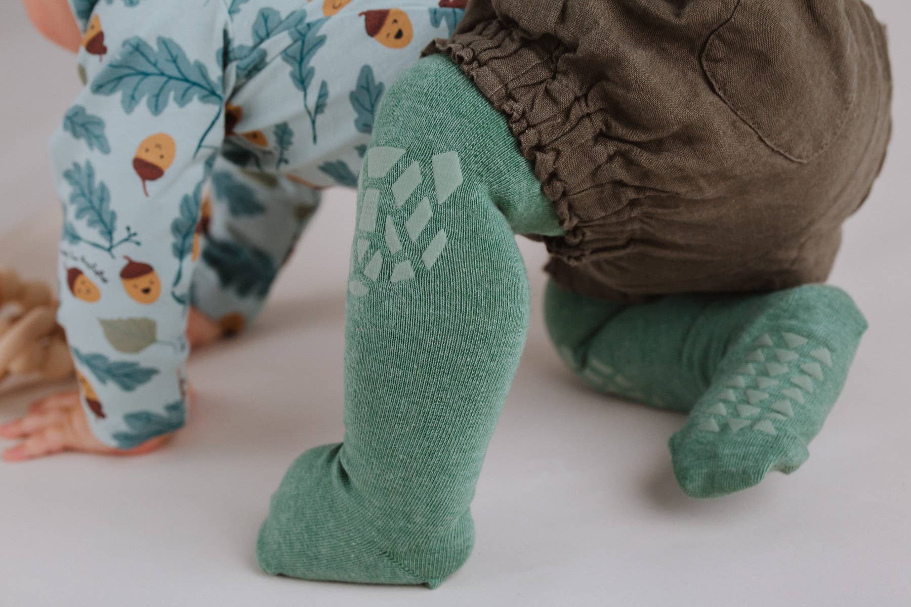 Olie the Curious - Wholesale Socks - Kids - Green Forest Tales Crawling Tight8