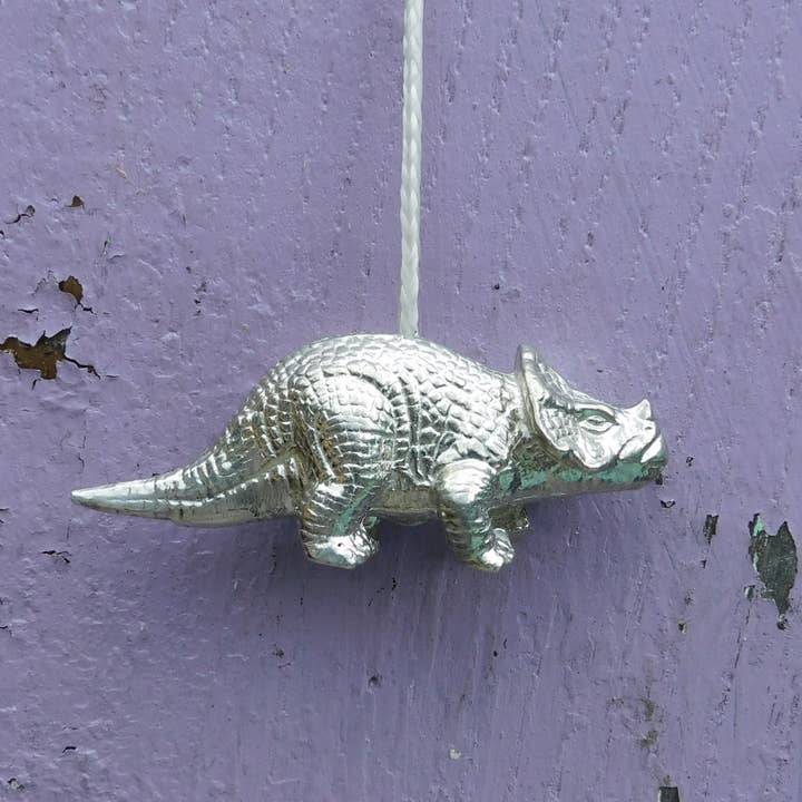 William Sturt Fine Pewter - Vente Poignée/bouton - Poignée légère en étain Ankylosaurus, moulée à la main par William1