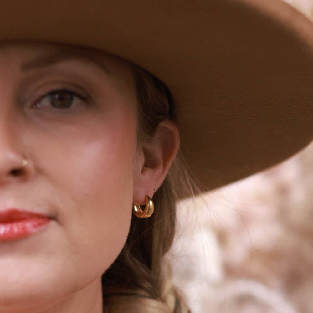 Amano Studio - Vente Petits anneaux - Sofia Huggie Hoops1