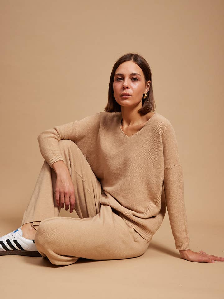 Pandora - Refined V-Neck Sweater In Beige for wholesale by Y LONDON