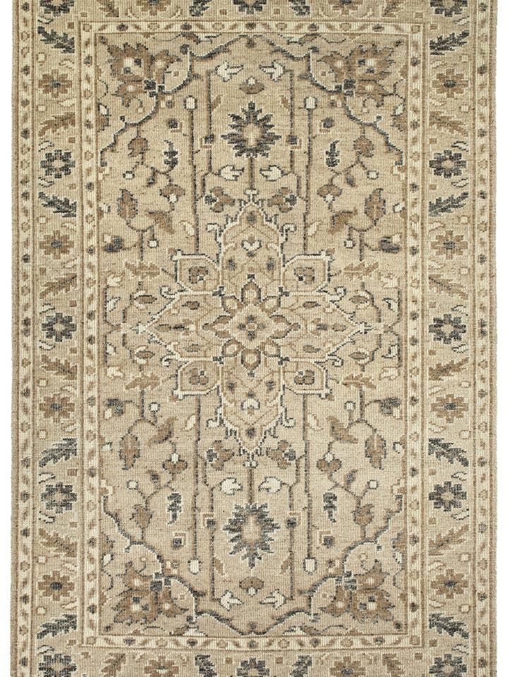 Hardlooploper van 2'6" x 12' uit de Herrera Collection in zandkleur voor wholesale door contempo fashion