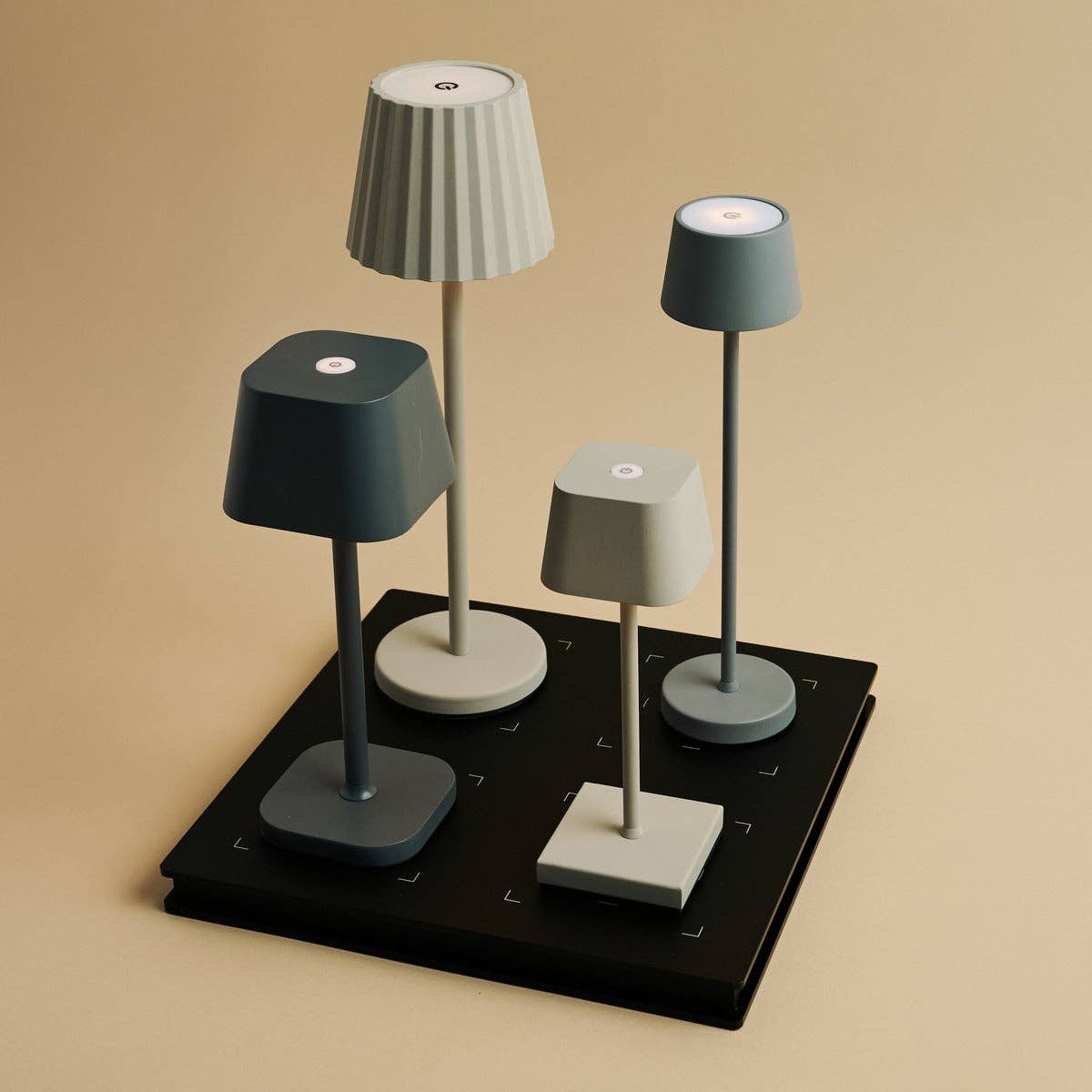 Tavellio - Wholesale Charging Cable - Amstel Station Professional Wireless Charging Station with 4 Charging Ports | Easy & Functional with Qi-Technology1