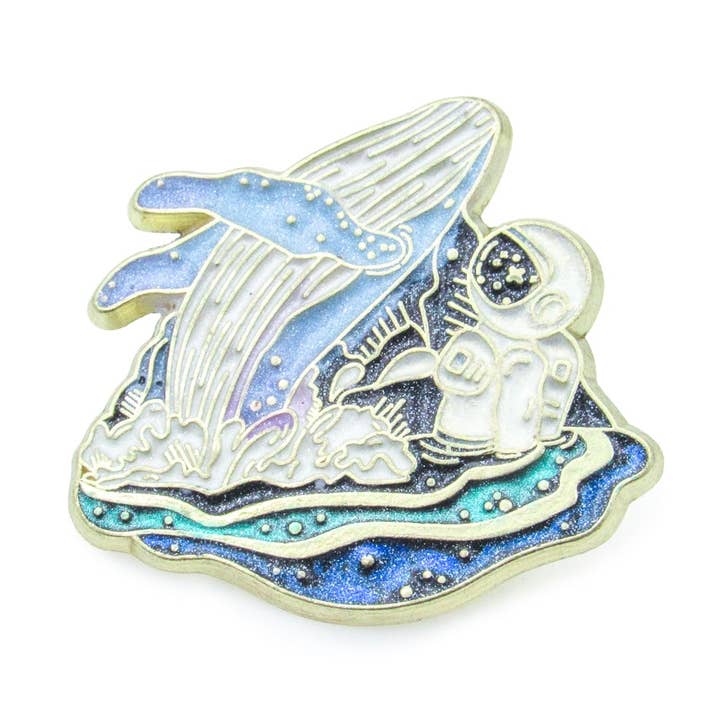 Astronaut und Wal Emaille-Pin für den Großhandel von Oh, Heart!