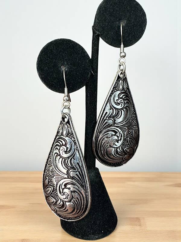 PENDIENTE LÁGRIMA GRABADO OCCIDENTAL para venta al por mayor de Andrea Bijoux