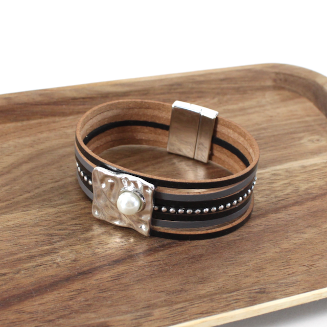 Pretty Persuasions - Vendita all'ingrosso Bracciale a polsino - B22088 Bracciale avvolgente in pelle PU decorata con perle sintetiche2