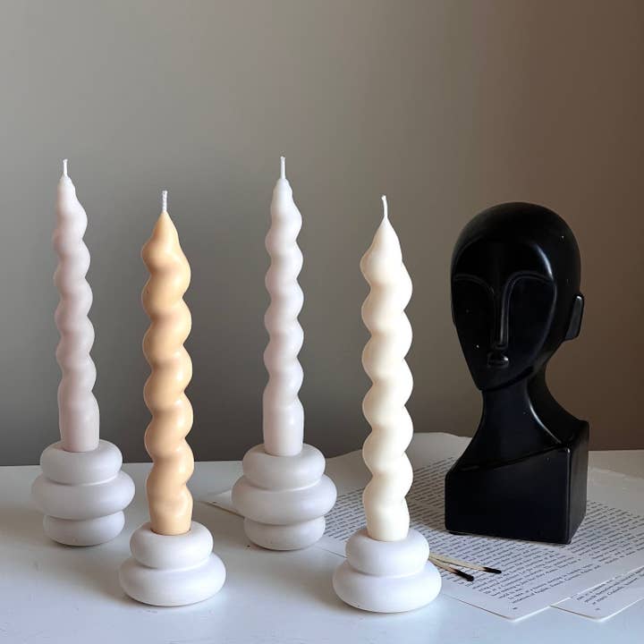 Bougeoir en Jesmonite en forme de Donut : Décoration de mariage minimaliste pour la vente par Estelle Studio