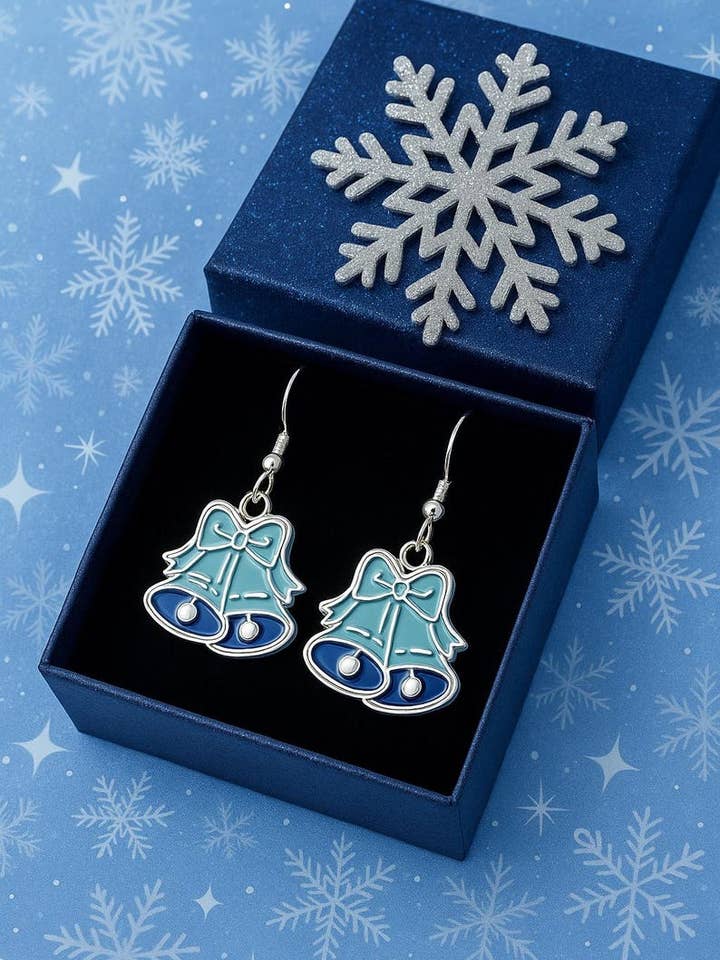 Brincos de Sino Azul de Férias – Jóias de Natal Prateadas Pendentes por atacado de Bad Apple Designs