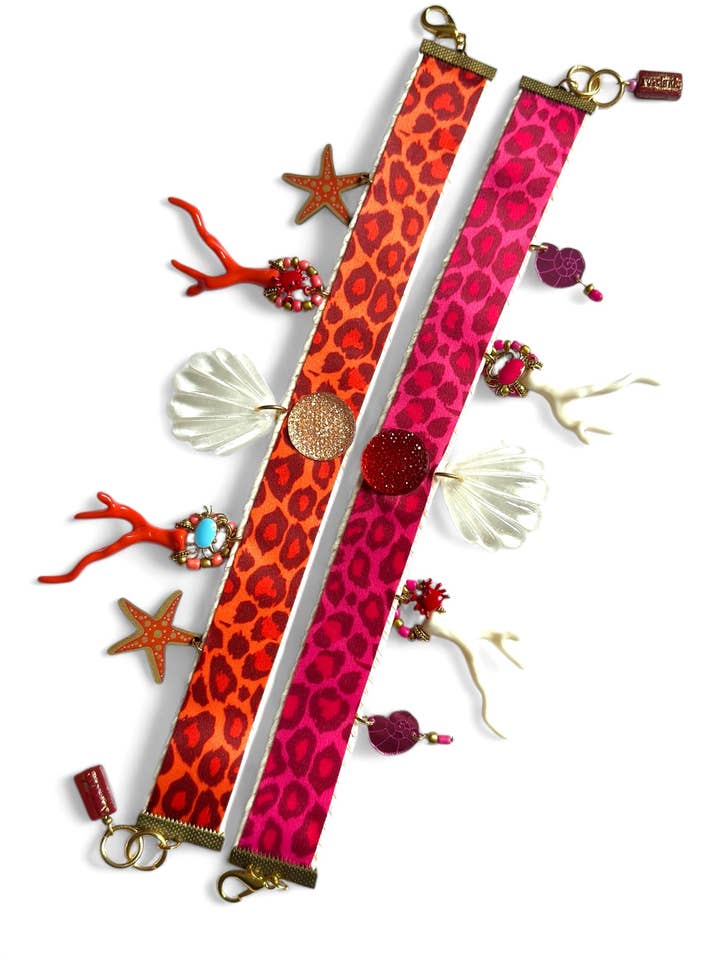 Choker Johnny in rafia e nastri di cotone con stampa animale fluorescente per la vendita all'ingrosso da parte di Roselinde