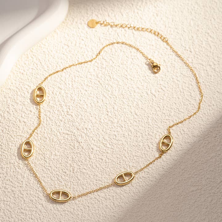 COSMOS – wholesale Kedjehalsband – Minimalistiskt guldpläterat halsband med ovala öppningar i rostfritt stål0