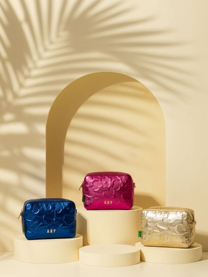 Bandolera iconos relieve Agatha Ruiz de la Prada para venta al por mayor de Agatha Ruiz De La Prada - Bolsos