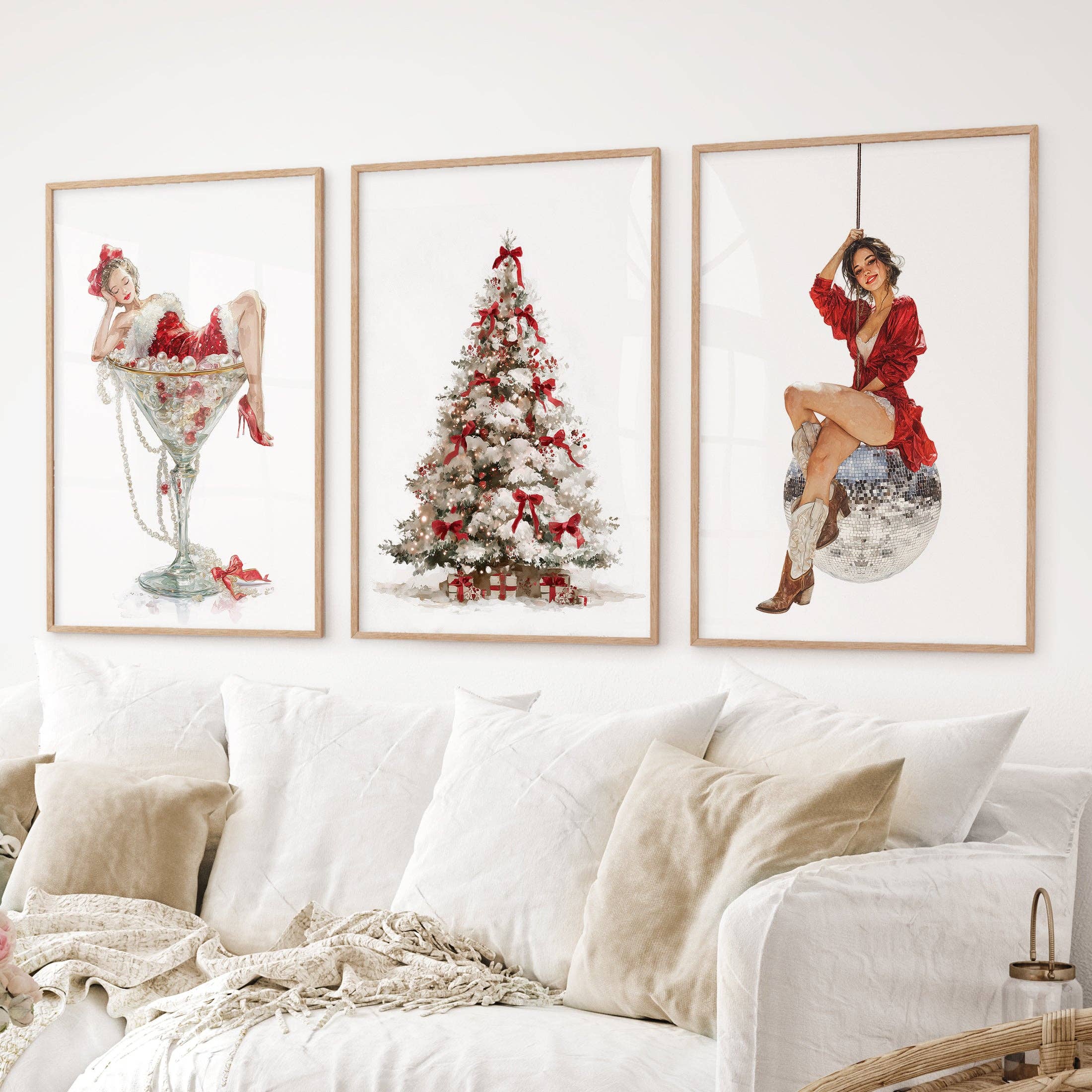 PrintSets.com - Wholesale Gallery Wall Set - Glam Christmas Art. Pin Up Holiday Print Set of 32