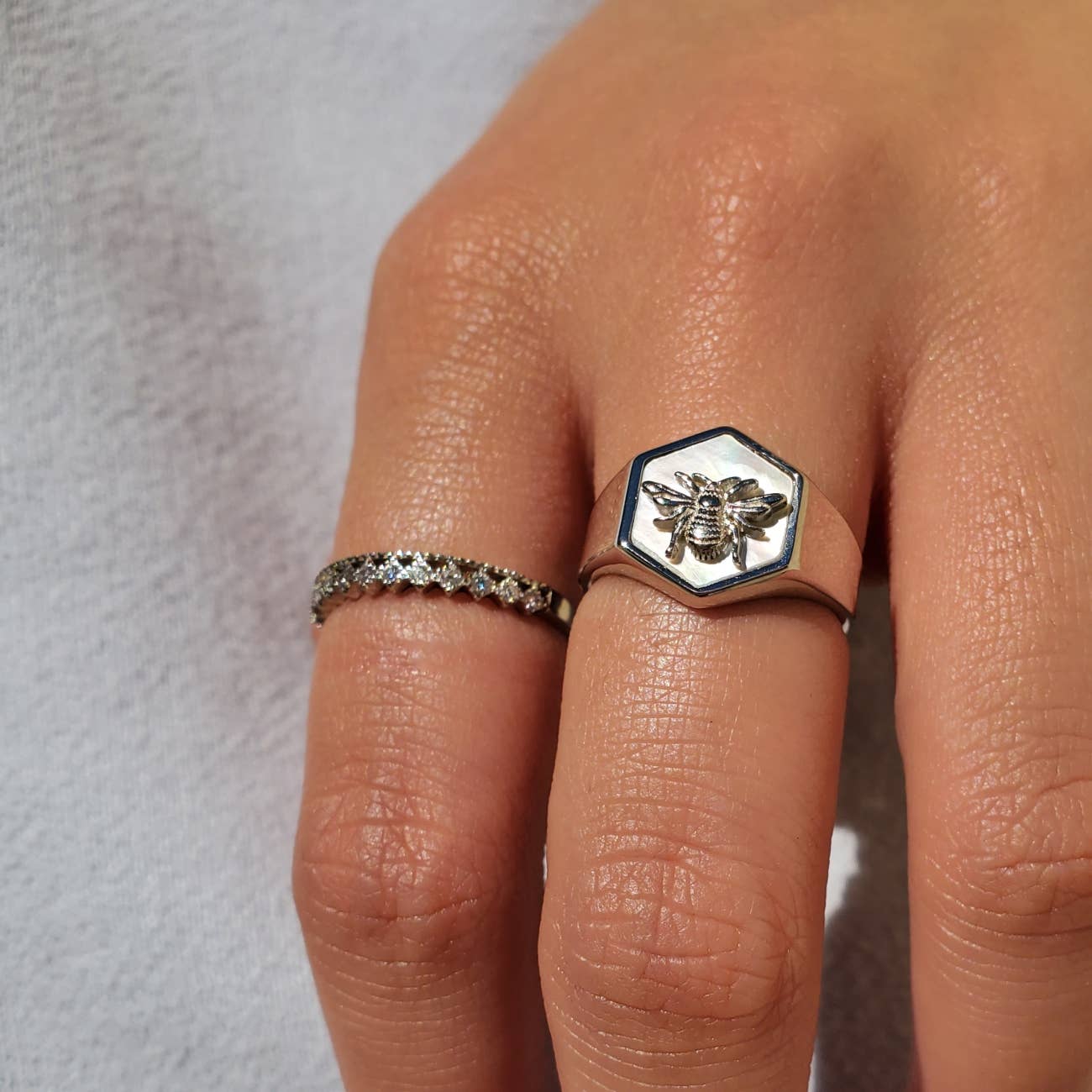 HolyBang Jewels - Wholesale Signet Ring - SIGNET BEE RING - R-F17133