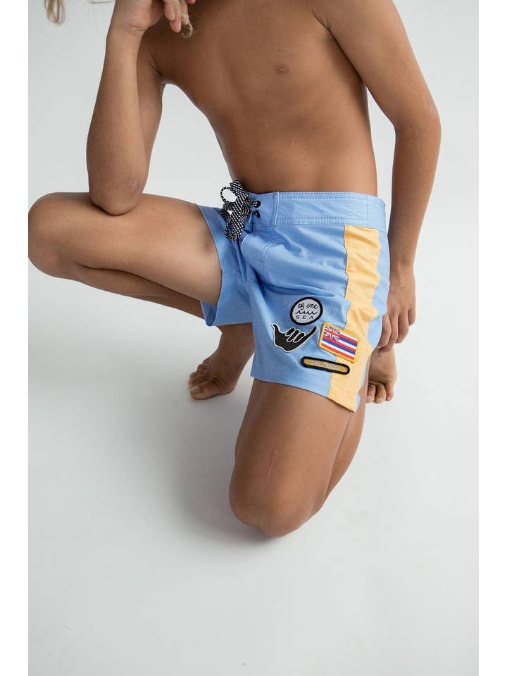 Ljusblå och gul Colorblock Patch Kid's Boardshorts i ljusblå och gul Colorblock Patch för wholesale på Faire3