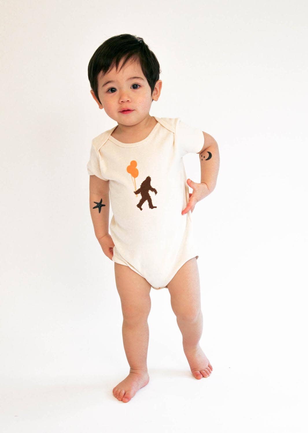 Orange Twist Studio LLC - Vente Body (sans pieds) – bébé - Sasquatch et ballons — Une-pièce bio pour bébé1