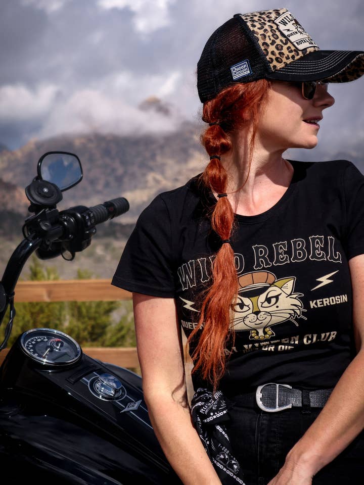 T-shirt « Royal Kitten Club » van KING KEROSIN voor wholesale door KING KEROSIN