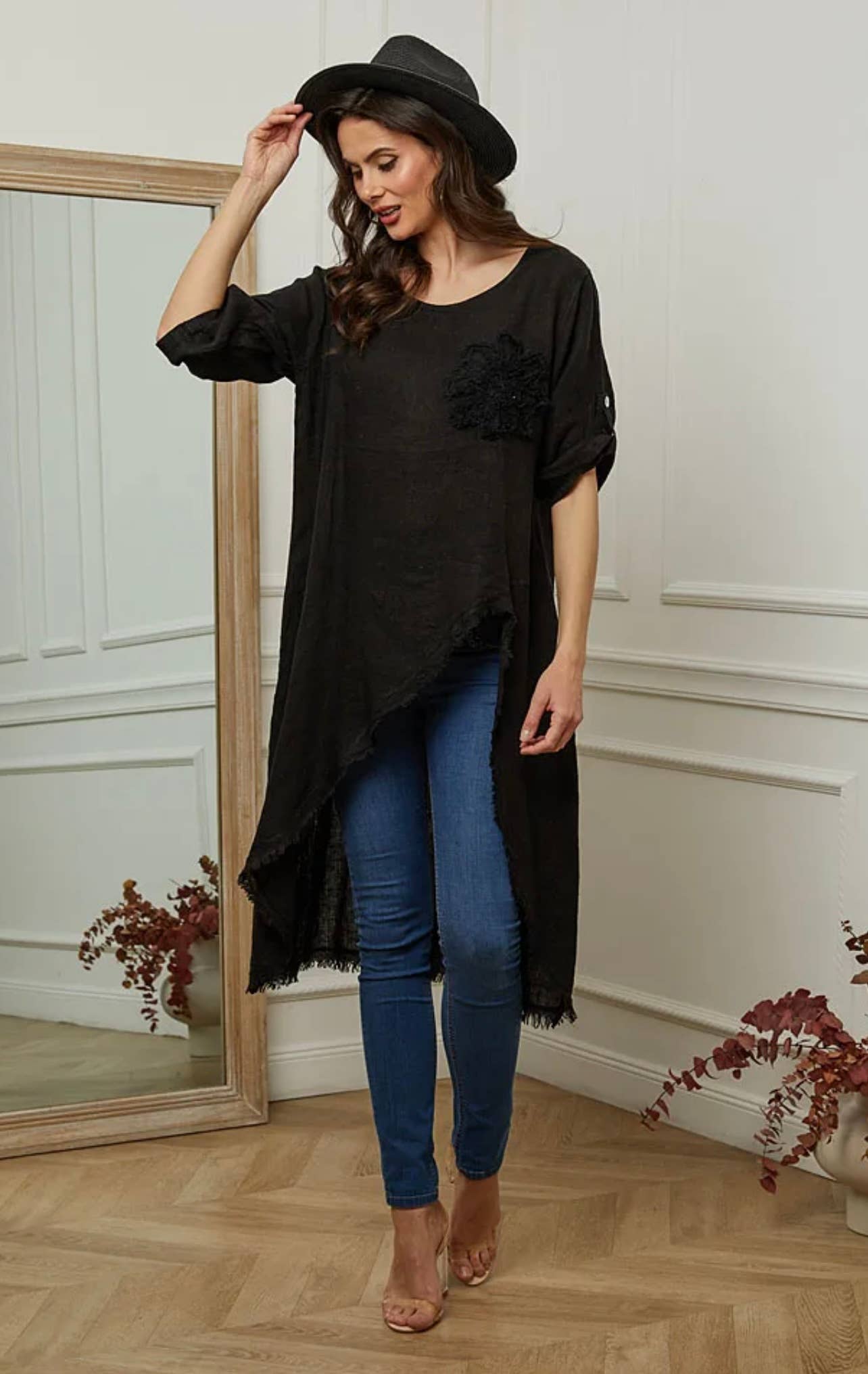 LÉA & LUC – Großhandel Kleid – Damen – 100 % Leinenkleid mit Blumenmotiv auf der linken Brust, REF. 72484