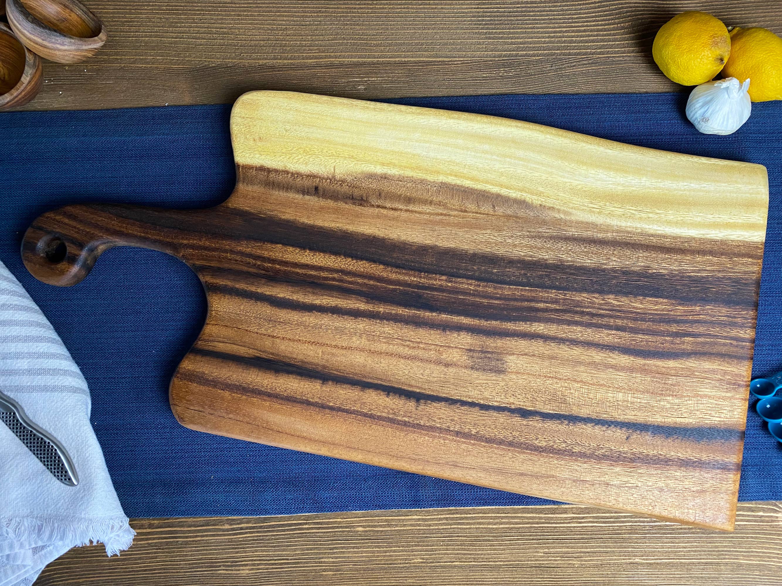 Tuckahoe Hardwoods – wholesale Cutting board – Extra Large Live Edge Board with Handle5