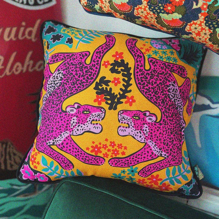 Yellow Leopards Kuddfodral för wholesale av The Neighbourhood Threat Limited