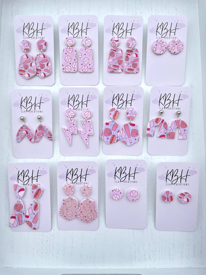 Boucles d'oreilles en argile faites main Game Day pour la vente par KBH CREATIONS