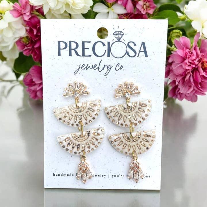 Gebende Göttin für den Großhandel von Preciosa Jewelry Co.