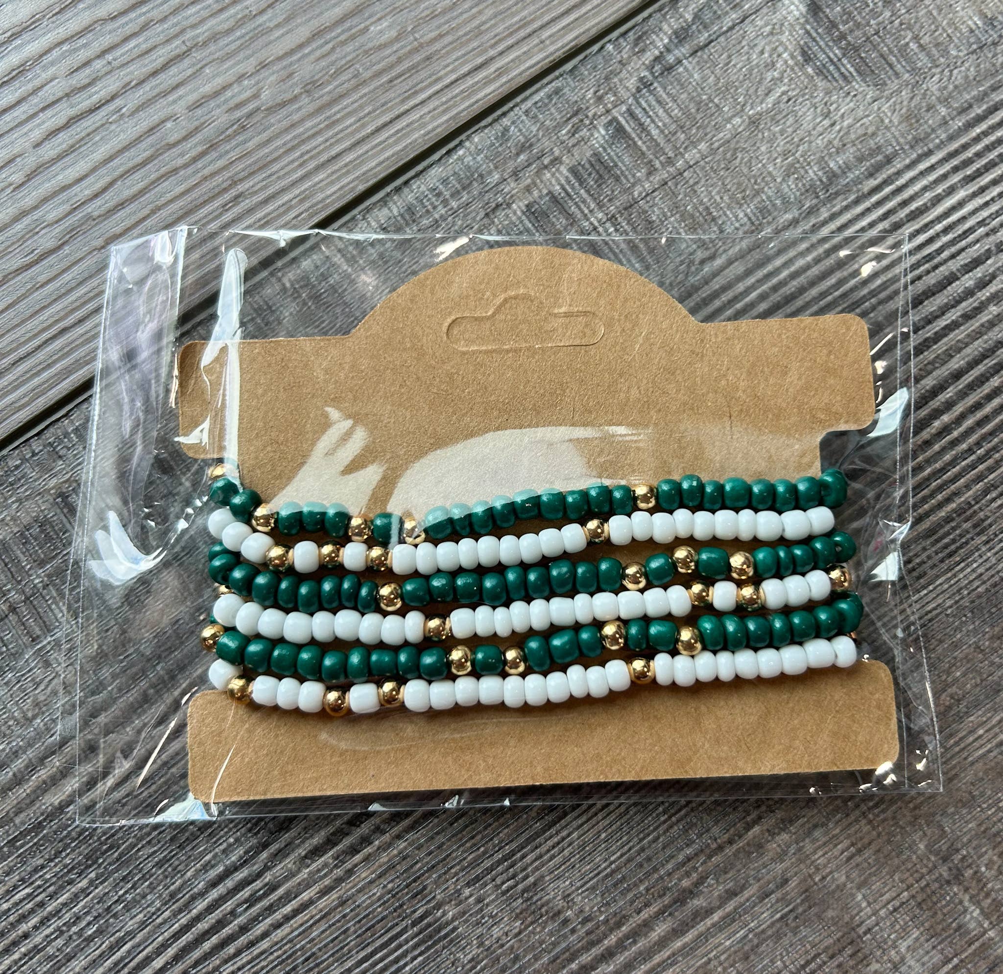 JILLIAN INK LLC - Vente Bracelet de perles - Bracelets d'amitié Game Day Seed Bead blancs et verts1