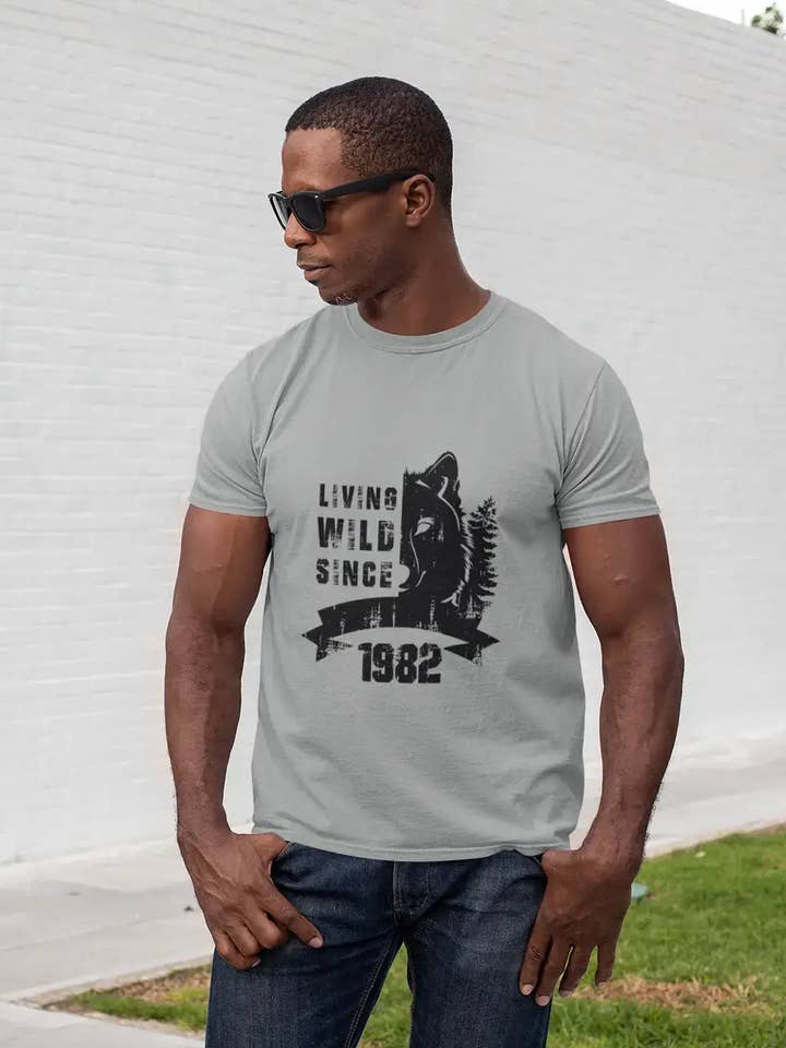 1982, Living Wild Since 1982 T-shirt voor heren grijs verjaardagscadeau 00500 voor wholesale door ULTRABASIC