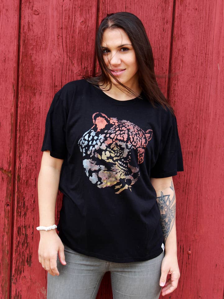 Jaguar T-shirt en bambou peint à la main pour la vente par Third Wolf Designs